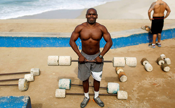 日女优麻仓优杭州为情趣用品代言 带兔耳嘟嘴