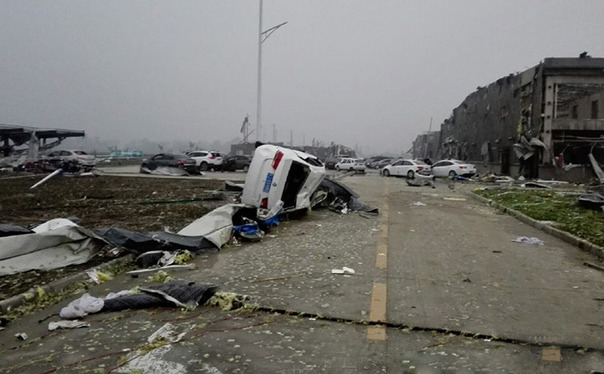 江苏阜宁突遭龙卷风冰雹袭击画面