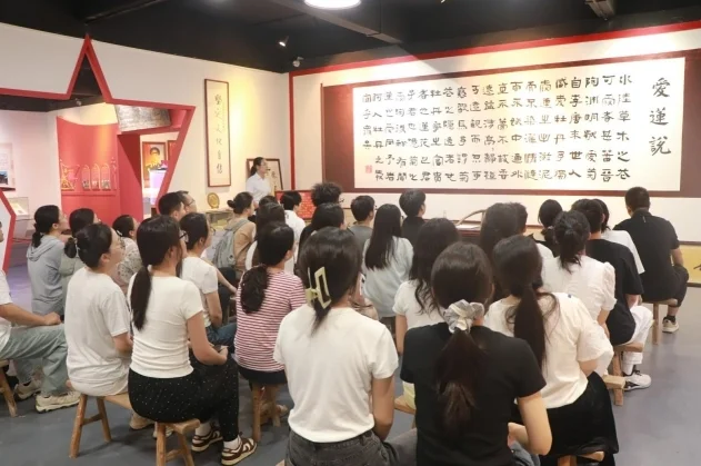 西瓜视频
马克思主义学院赴兴国开展主题党日活动