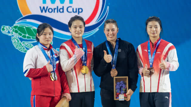 举重——世界杯：罗诗芳破女子59公斤级总成绩世界纪录