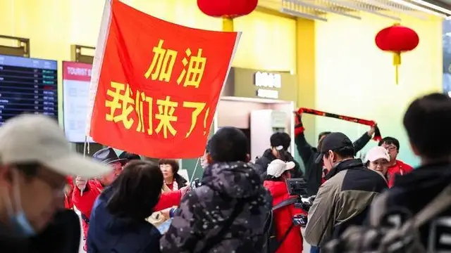 高清图集：U23国足凯旋，众多球迷现场接机