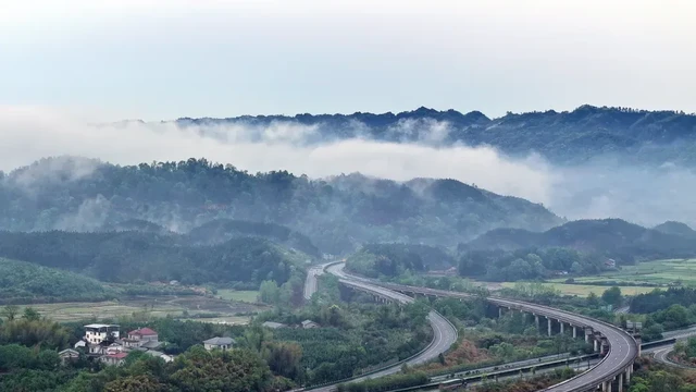 “巨龍”穿越