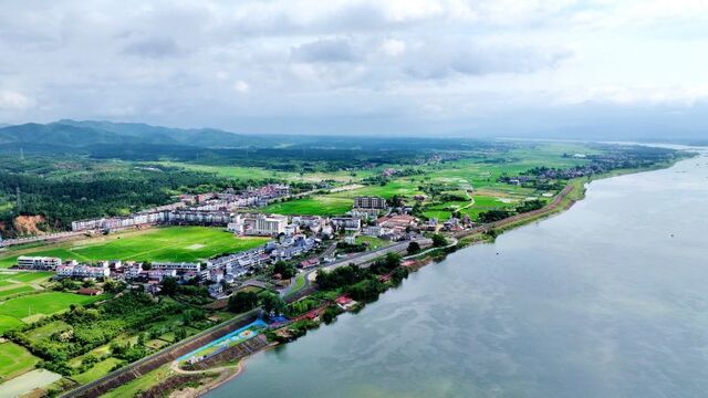 初夏田園風(fēng)景美