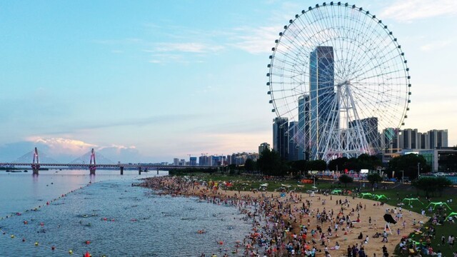 夏夜贛江享清涼