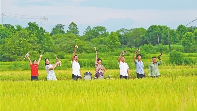 “稻香樂隊”惠民演出