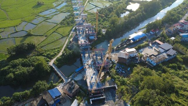 繞城高速建設正酣
