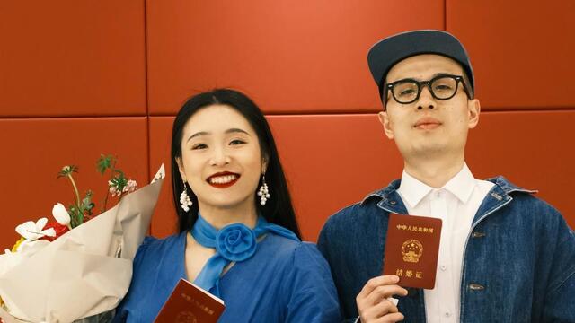 十年陪伴 校园为证！校友情侣返校拍摄婚纱照 兑现青春承诺