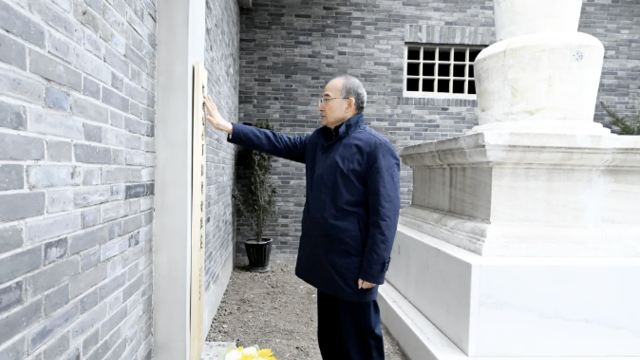 黄强参观赵尚志将军纪念馆