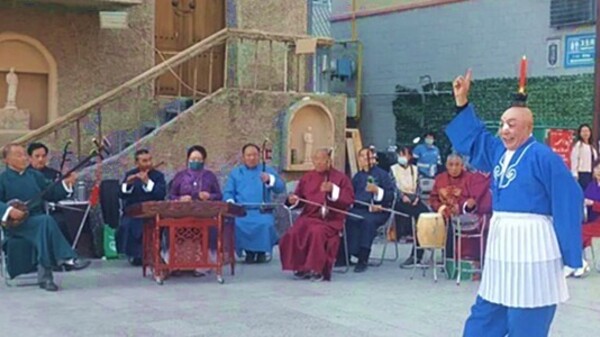 敦煌非遗亮相鸣沙山·月牙泉　中外游客共赏古韵