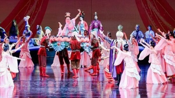 敦煌舞韵：一场文博会　千年丝路情