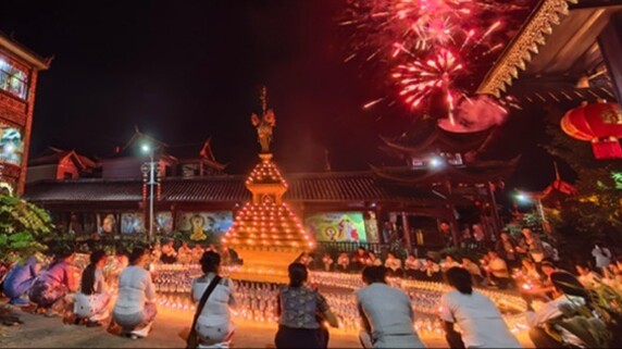 “噢瓦萨”吉祥！云南沧源金龙寺南传僧侣解夏安居圆满