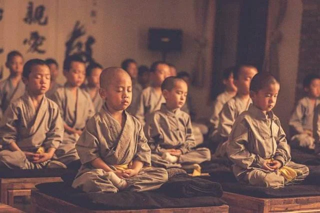 一阵少林之风，一场造神运动，“传奇大师”海灯法师