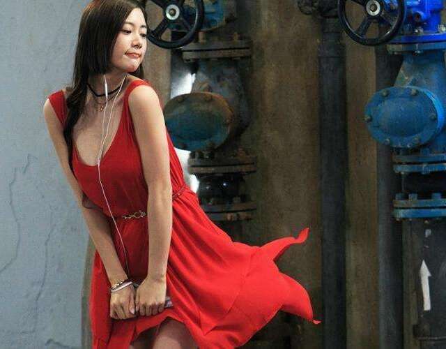 随后克拉拉到中国拍摄了电影《情圣》、《使徒行者》等电影。