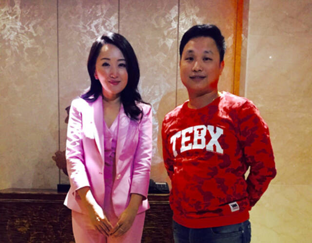 吉杰强抱杨钰莹不撒手