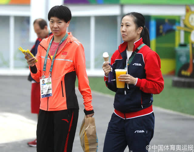 龚翔宇,游泳选手叶诗文,乒乓球选手李晓霞等在里约奥运村国际区的靓丽