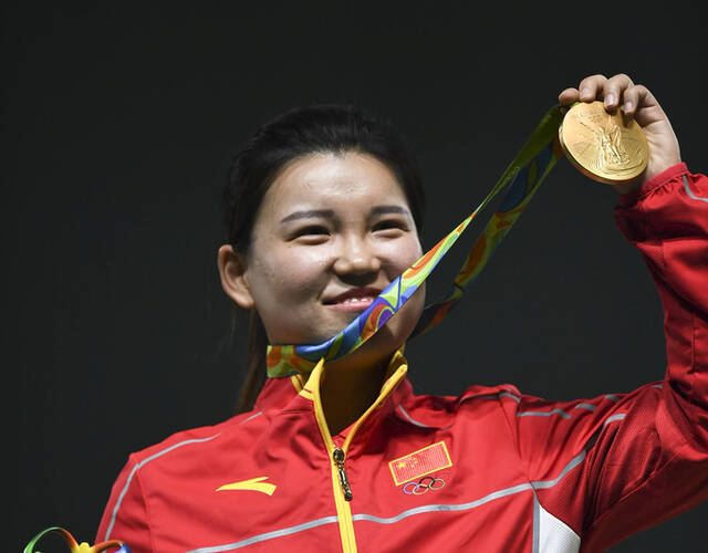 希腊美女遗憾失金 却因赛场抖胸动作走红 附图片