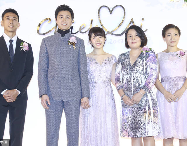 福原爱江宏杰台北大婚 刘诗雯现身捧场