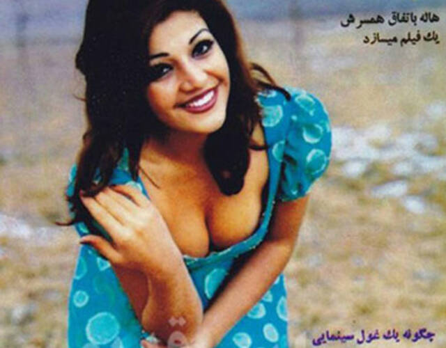 女子在游泳池中游泳也必须穿上衬衫，甚至不允许男女在街上拉手走路，在防空洞中也用厚帘子将男女分开。图为1970年代伊斯兰革命前的伊朗杂志里俏皮的女郎。