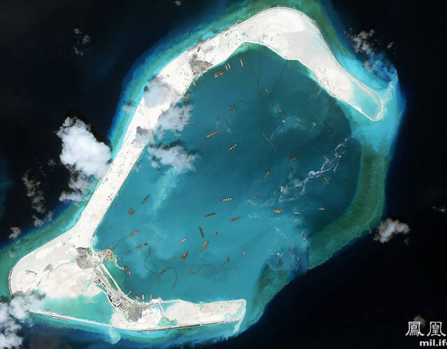 今年上半年,永暑礁已完成民航客机试飞.图为渚碧礁建设卫星图.