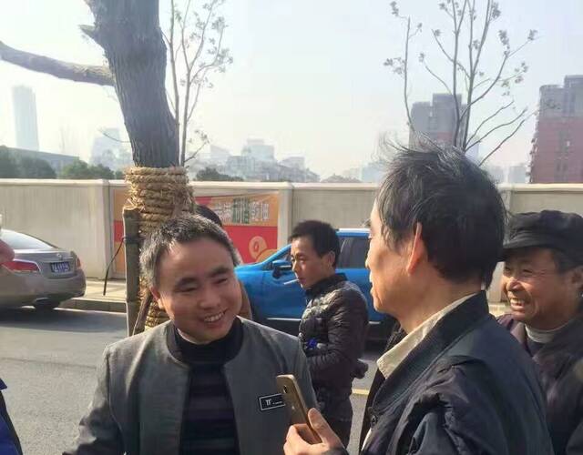 2016年12月22日,乐平奸杀疑案蒙冤者之一方春平,被无罪释放后,满脸