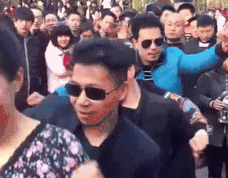 郑州尬舞被投诉 尬舞者怒了:我们能带动经济