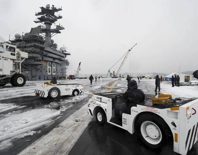 中美俄印航母特种车辆对比 印度拿拖拉机凑数