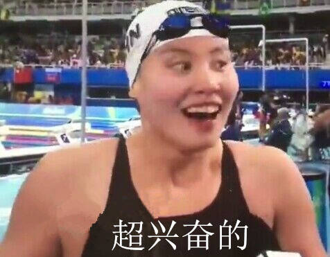 2013年的短池游泳世界杯,傅爷在50米仰泳项目抢得银牌,她赛后不仅走