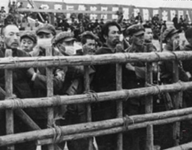 "反革命分子"公审会场.
