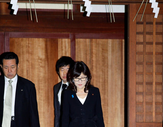 稻田朋美参拜靖国神社