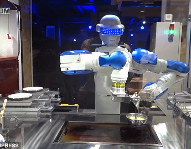 这台机器人也能制作中式炒饭,甜甜圈,鸡尾酒.