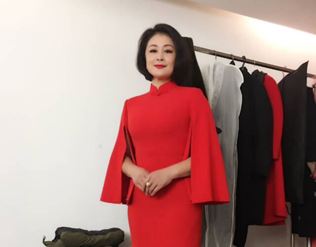 3月8日晚,46岁的于月仙晒出在央视三套综艺频道 "三八国际妇女节特别