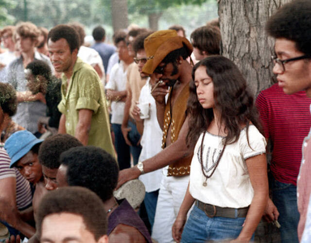 70年代嬉皮士文化熏陶下的美国青年