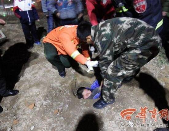 12月23日晚7时14分,陕西咸阳淳化消防中队接指挥中心派警称:淳化县枣