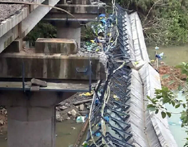 铁路高架桥倒塌 致工人一死七伤