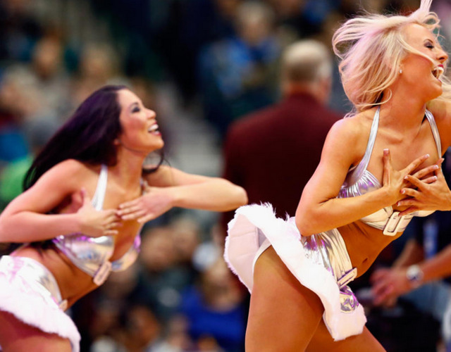 央视为什么不能也直播下NBA啦啦队的表演呢