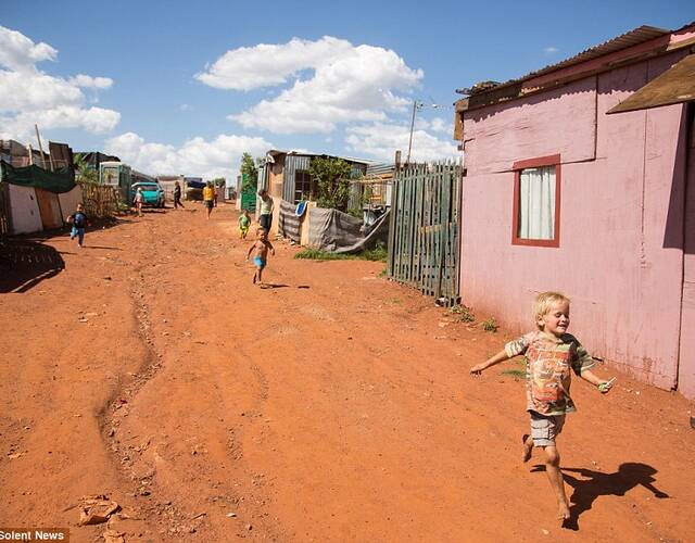 遭受黑人歧视的白人