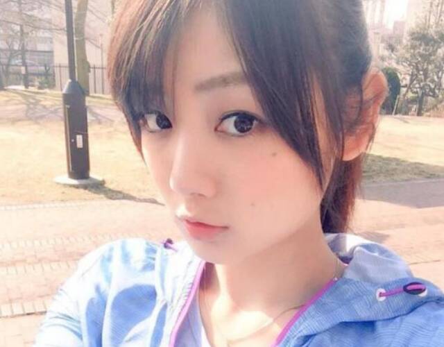 日本马拉松美女晒私照 火辣泳装显尴尬