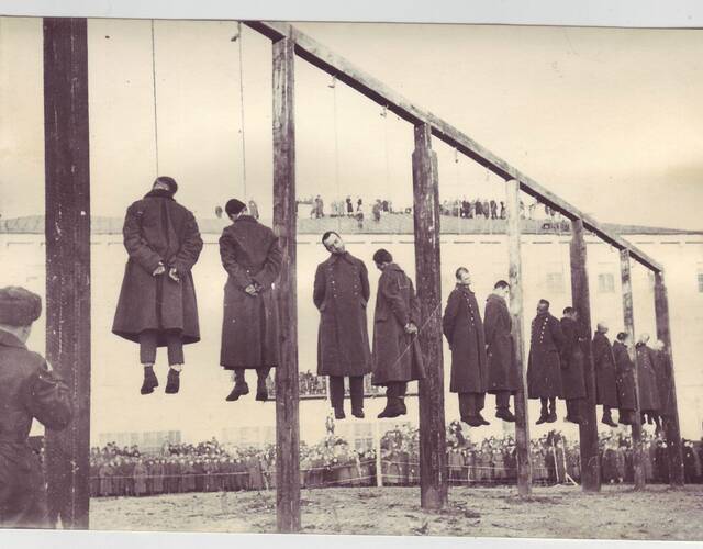 苏联对德国战犯处以公开集团绞刑