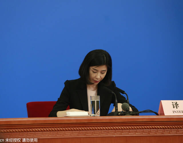 2016年,女翻译张璐.