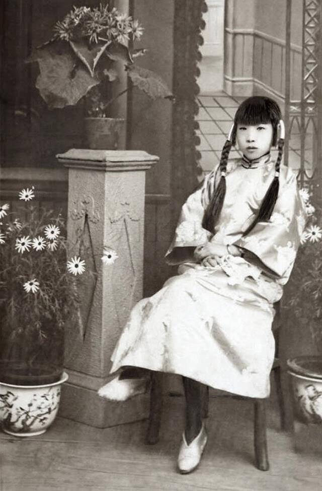 老照片:一组1920年的女子,你觉得谁最美,第三张惊艳了