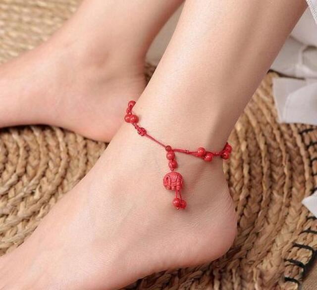 伟德bv1946官网-红绳脚链：你知道这左脚右脚的秘密吗？