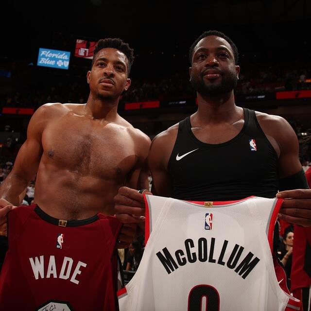 热火与开拓者赛后,韦德与开拓球星cj麦科勒姆交换了球衣.