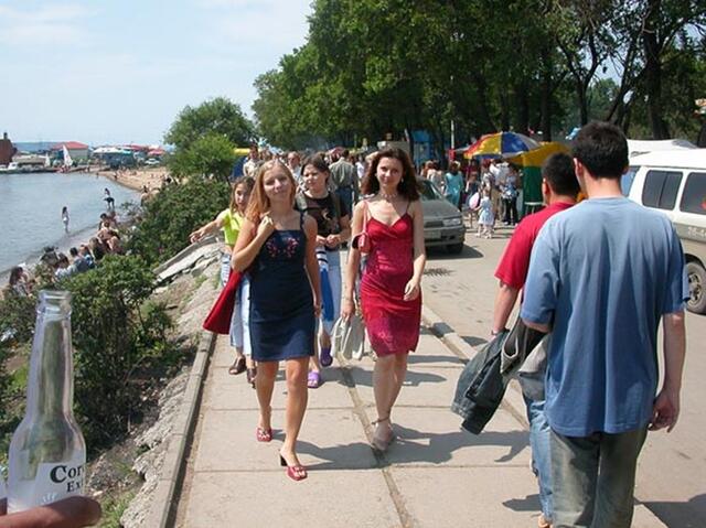 俄罗斯一边境美女,分明是中国城市,四季曾经,手铐如云美女视频领土图片