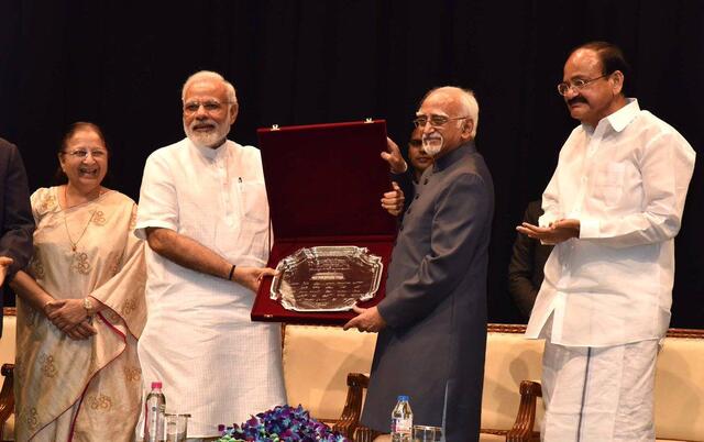 8月11日,莫迪老仙开会喽,还见了女神伊万卡