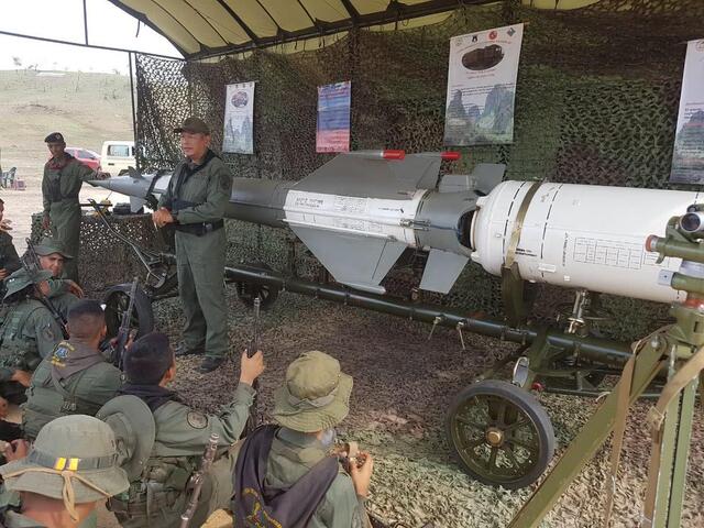 委内瑞拉展示重组防空部队 装备了一水的俄罗