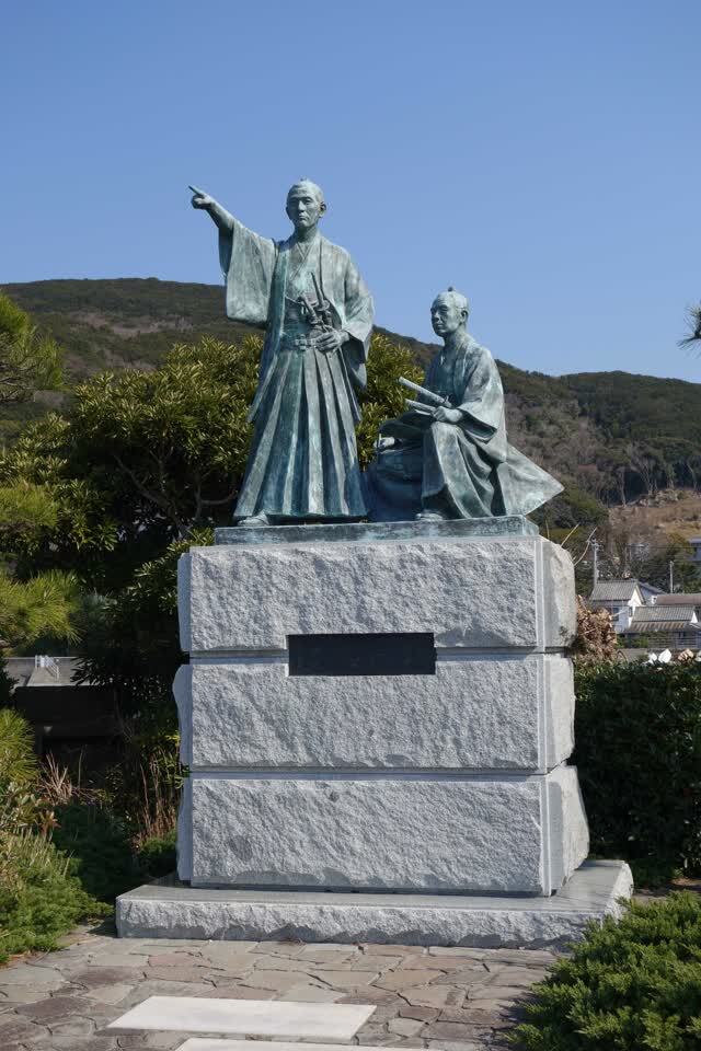 日本近代两个姓金子的名人 一个因偷渡美国而