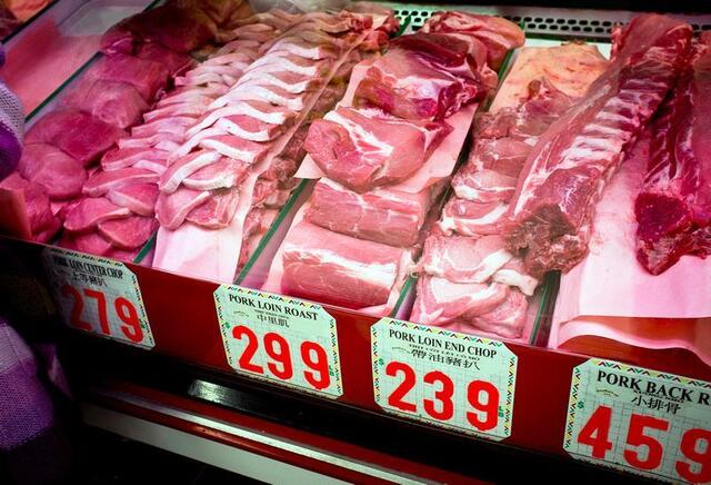 农贸市场猪肉每斤比超市里便宜4元,黑心的超市