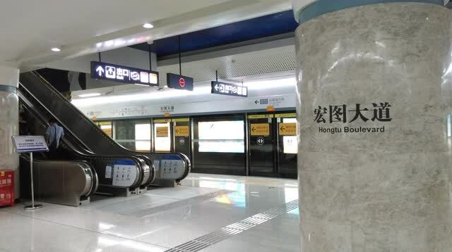 武汉地铁宏图大道站,感觉8号线与2号、3号线换
