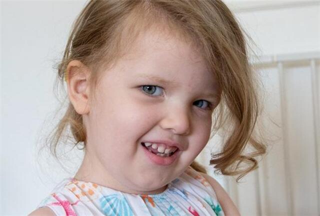 英国3岁天才女童智商171超爱因斯坦,妈妈:未来