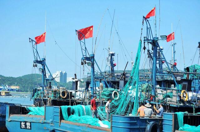 渔民捕千斤大鳇鱼_海上渔民收入